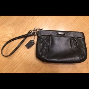 💯% COACH Leather Wristlet