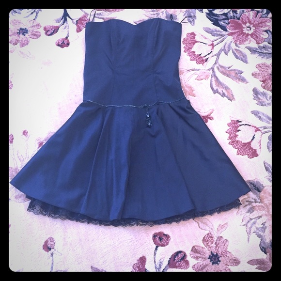 Gorgeous strapless black dress with lace detail! - Picture 1 of 4