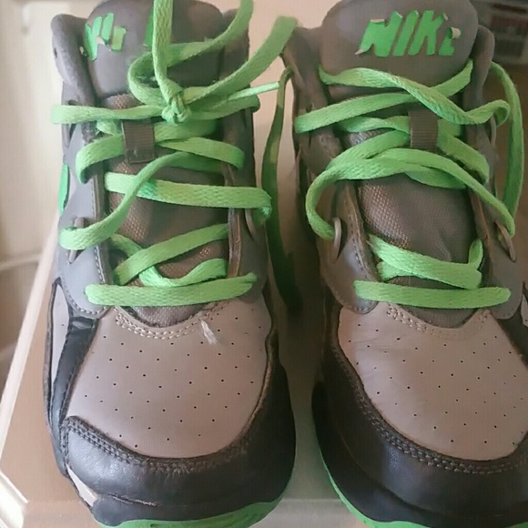 Nike shoes - Picture 1 of 2