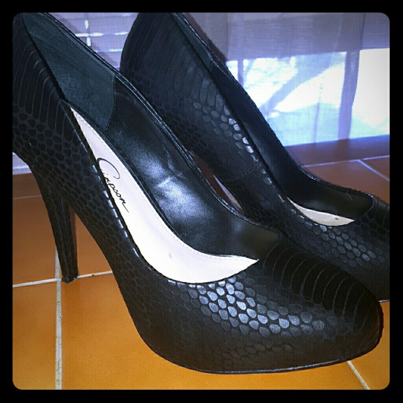 Jessica Simpson pumps