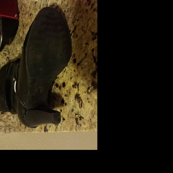 Shoes - Picture 2 of 4