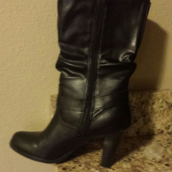 Shoes - Picture 3 of 4