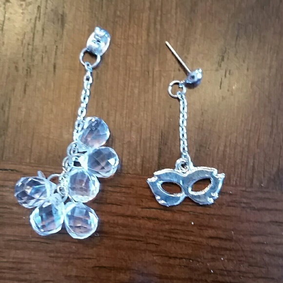 Mask earrings - Picture 2 of 3