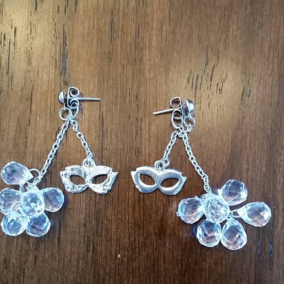 Mask earrings - Picture 3 of 3