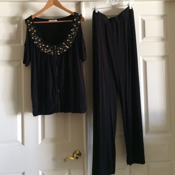 Flash sale! Boston proper cold shoulder set.