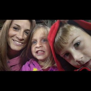 Meet your Posher, Lora