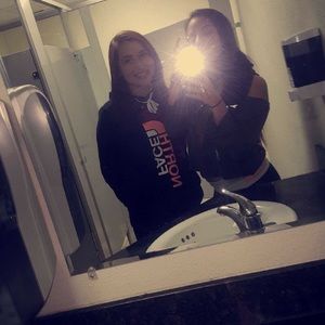 Meet your Posher, Maxine