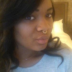 Meet your Posher, Larissa