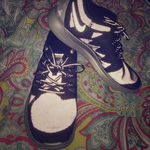 Reflective Nike frees 👟