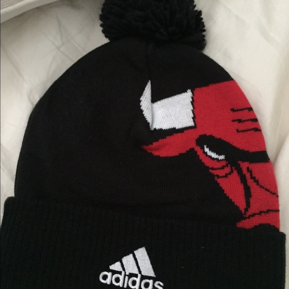 Chicago Bulls Pom Pom hat - Picture 2 of 2