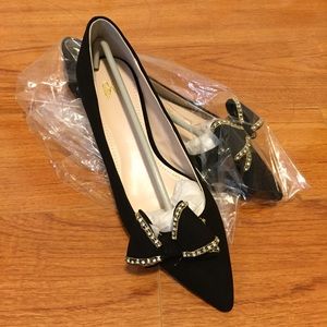 BNIB VS black rhinestone bow flats in sz 7
