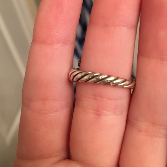 ❌SOLD❌David Yurman willow ring w/ diamonds - Picture 4 of 4