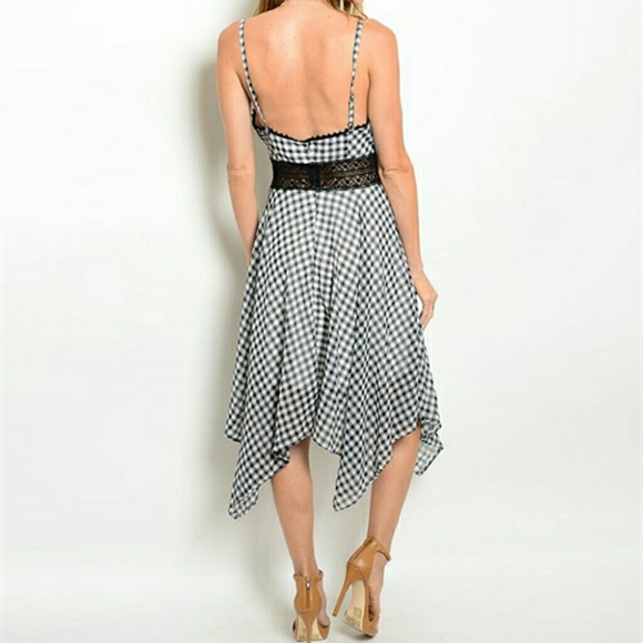 Beautiful Checkered Dress 👠 - Picture 2 of 2