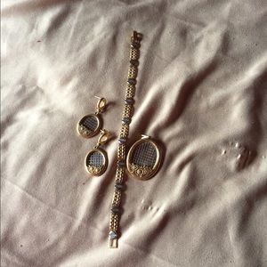 Bracelet, earrings and a pendant