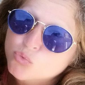 Meet your Posher, Celeste