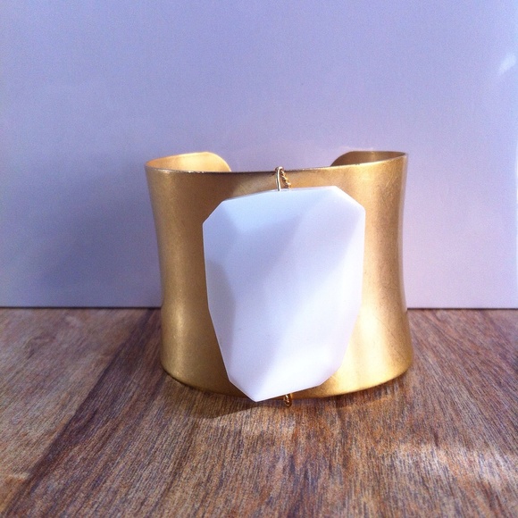 Golden Cuff - Picture 2 of 2