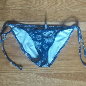 Pacsun blue paisley bikini bottoms