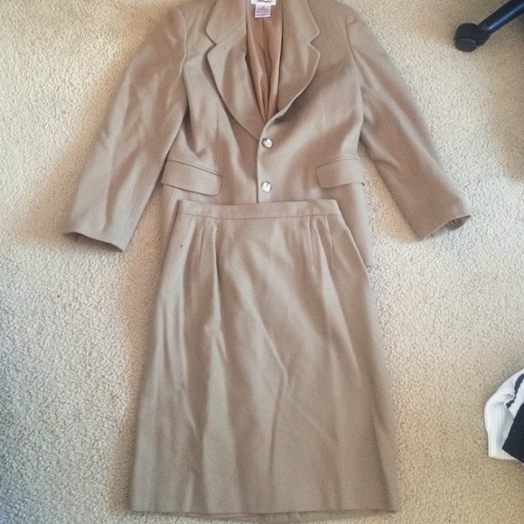Worthington 💯 Wool Beige Suit Skirt Blazer Set - Picture 1 of 3