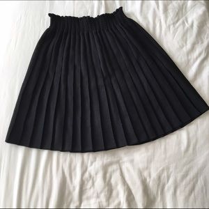 Black pleated skirt