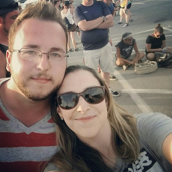 Meet your posher! - Picture 3 of 3