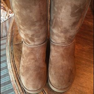 Uggs tall classic chestnut size 7