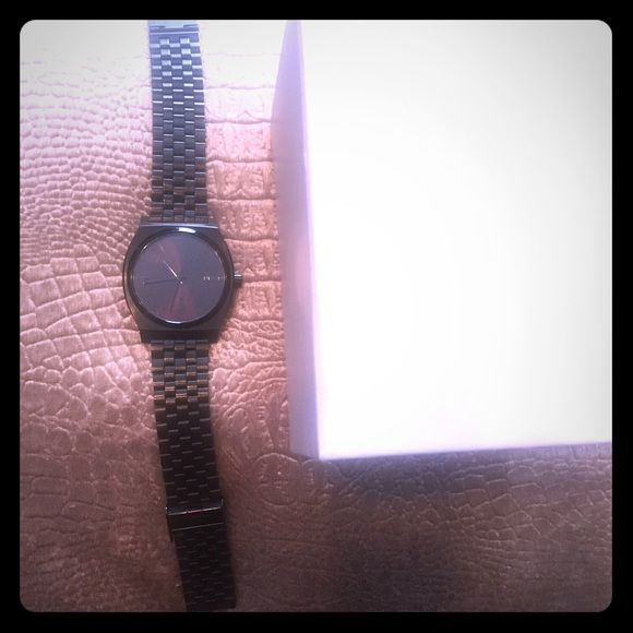 Nixon watch for a man or woman