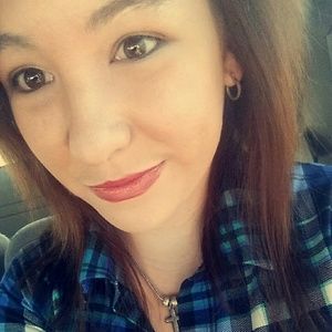 Meet your Posher, Burgundi