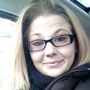 Meet your Posher, Denielle