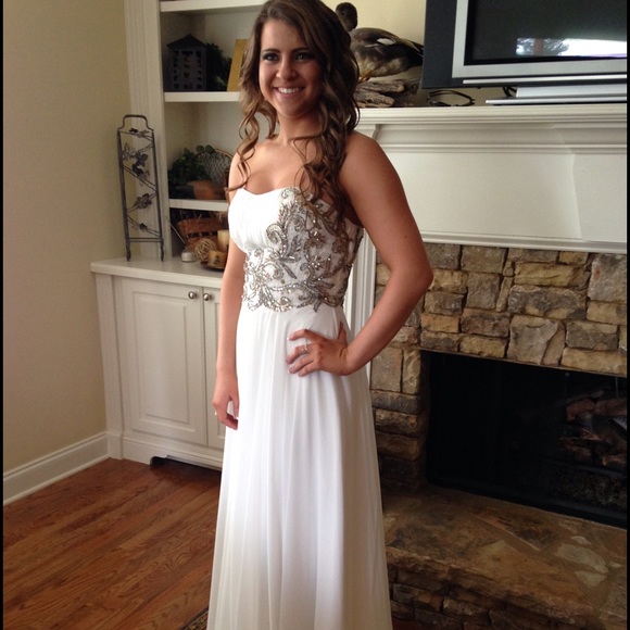 White Prom // Pageant Gown