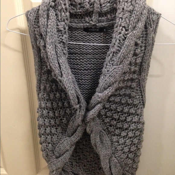 Theme Chunky Knit  Sweater Vest Gray Small