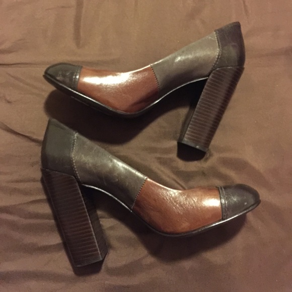 ON HOLD!! Tory burch Karen pumps