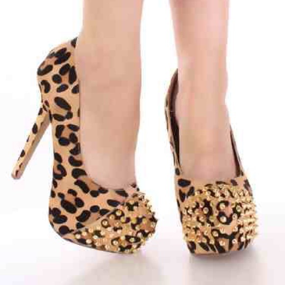 ‼️SOLD‼️Steve Madden Leopard Studded Heels - Picture 3 of 4