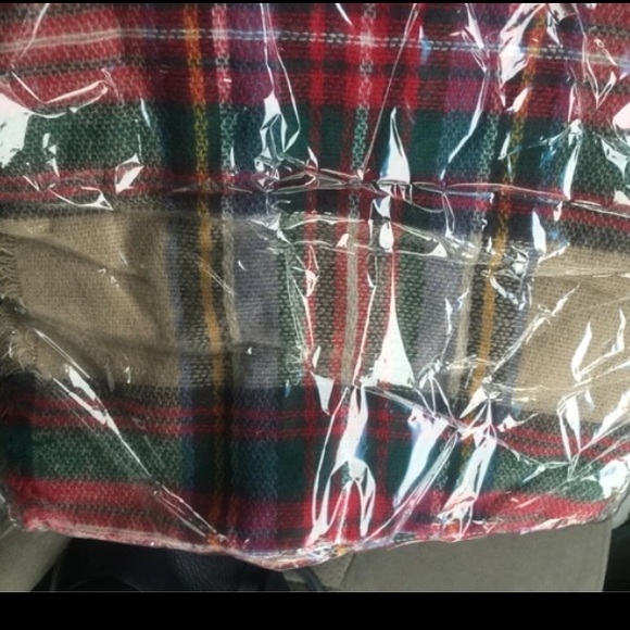 NWT! Triangle plaid scarf! - Picture 4 of 4