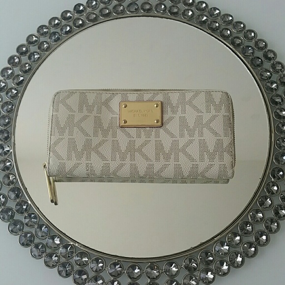 Micheal Kors wallet