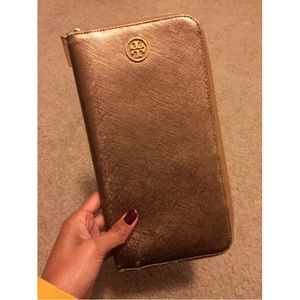 SOLD : Tory Burch Travel Wallet