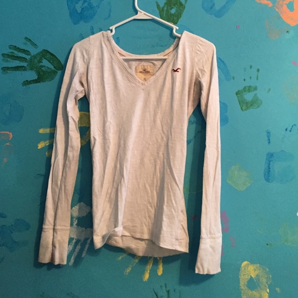 Hollister shirt, says xs but fits either s or xs