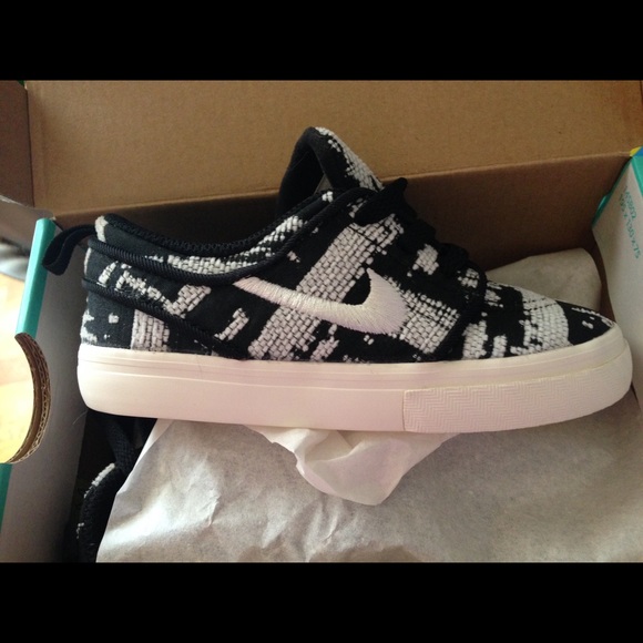 NEVER WORN!!!! Need gone ASAP!!!!!!