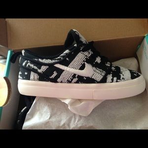 NEVER WORN!!!! Need gone ASAP!!!!!!