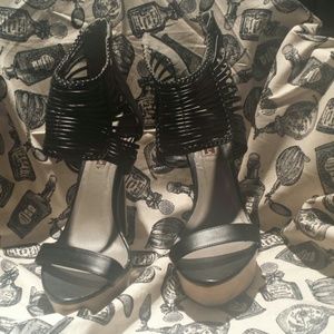 Size 10 strappy shoe