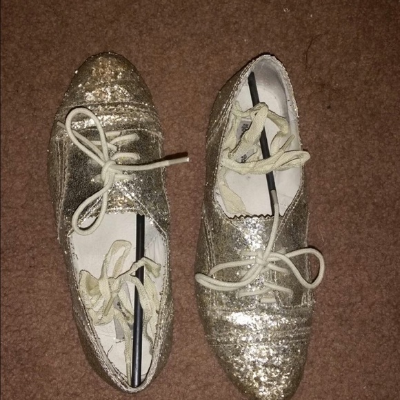 Fashionable shoes, barely worn.