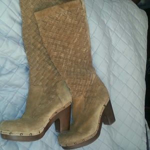 **AUTHENTIC** UGG BOOTS