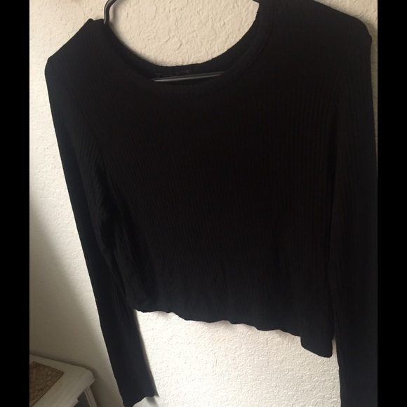 Brandy Melville Long Sleeve Crop Top🕶