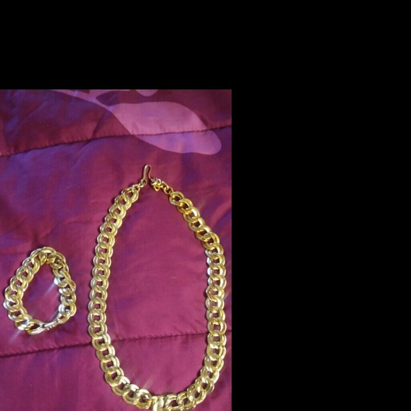 Set - Picture 1 of 1