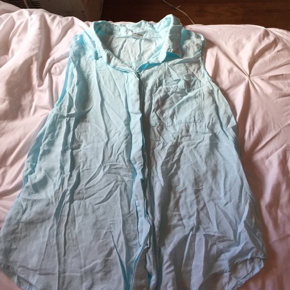 Sleeveless button down - Picture 1 of 1