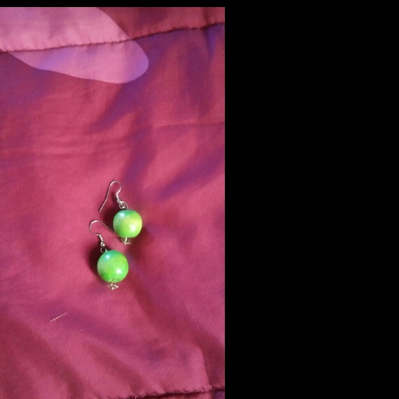 Lime green ear rings two pairs - Picture 1 of 2
