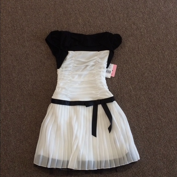 Black and white dresse kids size 7 NWT