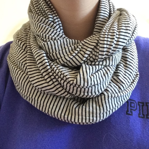 Brandy Melville infinity scarf