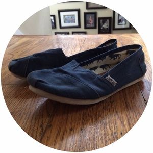 Navy Toms