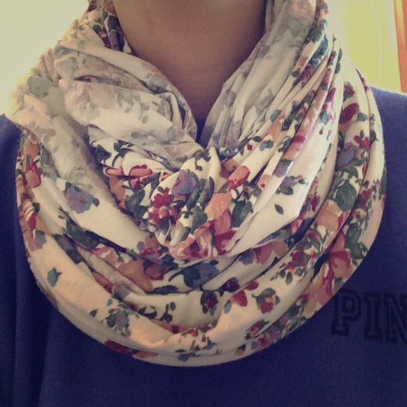 Brandy Melville infinity scarf