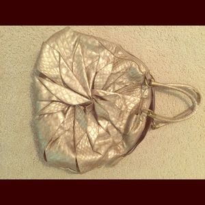 Gold purse!!! So cute & fashionable!